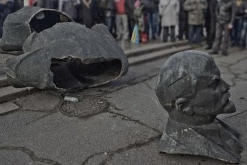 The dismantled remains of a Vladimir Lenin monument in Ukraine during the country’s decommunization campaign. (Source: Ukraine’s Foreign Intelligence Service)