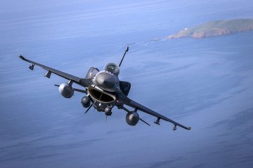 Illustrative image: F-16 fighter jets from the Turkish Air Force’s Bandırma 6th Main Jet Base Command fly over Çanakkale within the EFES-2026 Exercise in Çanakkale, Türkiye. (Source: Getty Images)