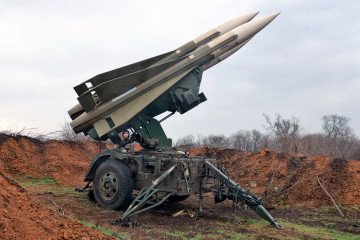 A serviceman of the 208th Kherson Anti-Aircraft Missile Brigade stands on combat duty near a launcher of the MIM-23 Hawk surface-to-air missile system in the Mykolaiv region, Ukraine, on March 30, 2026. Illustrative photo. (Source: Getty Images)