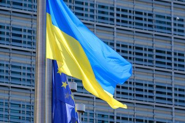 Flags of Ukraine and the European Union fly in the wind in front of the Berlaymont, the EU Commission headquarter on August 17, 2025 in Brussels, Belgium. (Source: Getty Images)