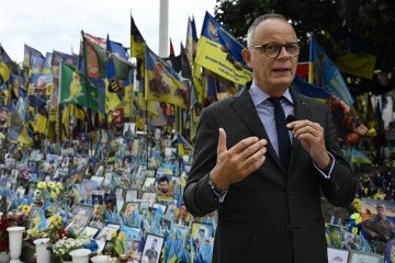 Édouard Philippe, the leader of the Horizons party and a prominent candidate for the upcoming French presidential election visits a memorial for fallen Ukrainian and foreign soldiers at Independence Square in Kyiv. (Source: Getty Images)
