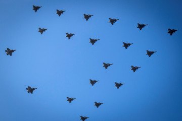 Illustrative image. Fighter jets fly in Christmas tree formation over Copenhagen and the Oeresund region on December 16, 2025. (Source: Getty Images)