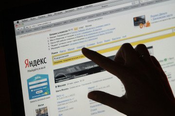 Russia Infiltrates AI and Search Engines With Massive Fabricated News Network, Leaks Show An employee uses the Yandex NV internet search engine on a computer at the company headquarters in Moscow, Russia, on May 24, 2011. Illustrative photo. (Source: Getty Images)