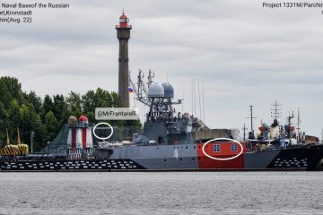 Russian Project 1331M Parchim II-class corvette with building-style camouflage and anti-drone netting at Kronstadt. (Source: M. Mishin) Russian Project 1331M Parchim II-class corvette with building-style camouflage and anti-drone netting at Kronstadt. (Source: M. Mishin)
