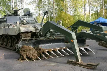 How Finland’s Leopard 2R Mine-Clearing Tanks Became a Breakthrough Asset for Ukraine’s Engineers