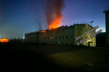 Fire and smoke rise from a damaged barracks building at the base of Russia’s 126th Separate Coastal Defense Brigade in Perevalne, occupied Crimea. (Source: Dosye Shpiona) Fire and smoke rise from a damaged barracks building at the base of Russia’s 126th Separate Coastal Defense Brigade in Perevalne, occupied Crimea. (Source: Dosye Shpiona)