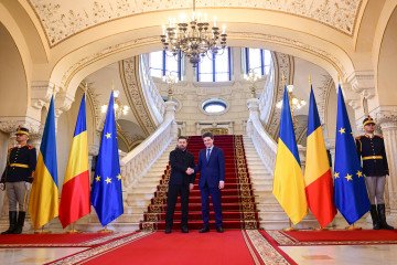 Romanian President Nicușor Dan welcomes his Ukrainian counterpart Volodymyr Zelensky during an official welcoming ceremony at Cotroceni Palace, the official residence of the Romanian president, in Bucharest. (Source: Getty Images)