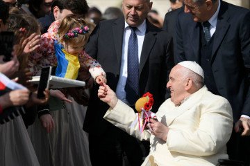 El Papa Francisco dejó dinero en su testamento para enviar ambulancias a Ucrania, revela una monja dominica cuando murió el papa francisco twitter ukraine última hora de la guerra en ucrania