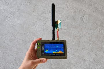 Ukraine’s D·Vision SDR drone detector displays radio frequency activity across multiple bands, helping operators identify drone signals. (Source: DOU)