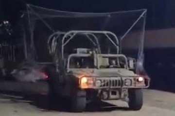 Israeli HMMWV fitted with an anti-drone netting system during operations in Lebanon. (Source: Clash Report)