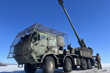 Bohdana howitzer stands in the middle of a snow-covered field. (Source: Getty Images)
