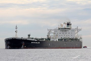 US Moves to Seize Shadow Fleet Tanker Olina Allegedly Linked to Russia in Caribbean