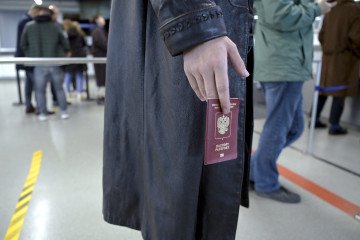 Ivan, 23, of Russia, waits in a queue to have his passport checked at the Vaalimaa border checkpoint in Virolahti, Finland, on September 25, 2022. (Source: Getty Images)