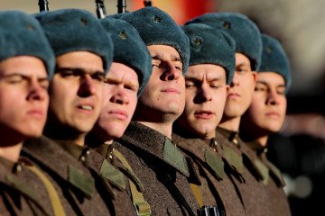 “If You Pay, You Stay”: Russian Troops Buy Their Way Off the Front in Zaporizhzhia Russian Army members take part in a rehearsal for a military parade at the Red Square in Moscow, Russia on November 5, 2018. Illustrative photo. (Source: Getty Images)