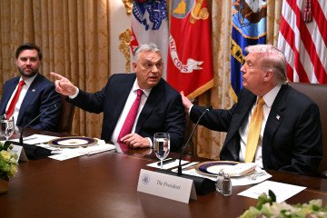 El presidente de EE.UU., Donald Trump, y el vicepresidente, JD Vance, se reunieron con el primer ministro de Hungría, Viktor Orbán, durante un almuerzo bilateral en la Casa Blanca el 7 de noviembre de 2025 (Fuente: Getty Images)