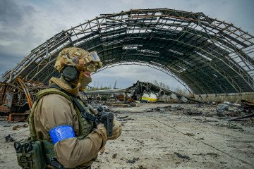 How Ukraine’s Defense at Hostomel Airport Crushed Russia’s Blitzkrieg Plan