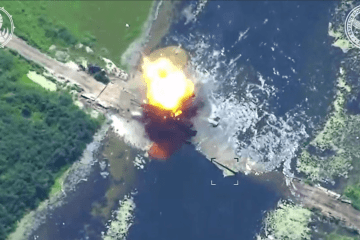 Ukrainian Forces Strike Russian Howitzer Convoy During River Crossing in Kursk, Video