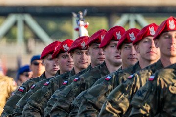 Massive Military Buildup Near Ukrainian Border Announced by Polish Defense Chief Polish soldiers march in formation. (Source: Getty Images)