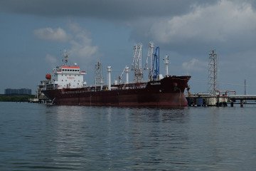 India’s Reliance Resumes Russian Oil Imports Through Non-Sanctioned Channels