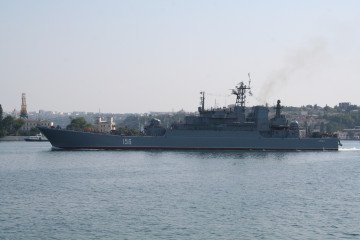 Russian Project 775 large landing ship Yamal (hull number 156) sailing near Sevastopol. (Source: Wikimedia Commons)