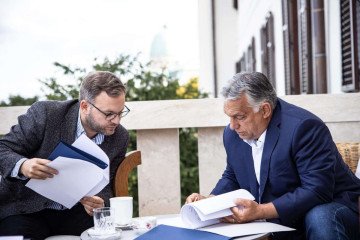 Hungarian PM Orbán's Aide Calls Ukraine Defending Itself Against Russia "Irresponsible" Hungarian PM Orbán's Aide Calls Ukraine Defending Itself Against Russia "Irresponsible"