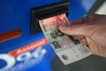 Russians Move $2.35 Billion Back Home as Foreign Savings Dry Up, Data Show Russians Move $2.35 Billion Back Home as Foreign Savings Dry Up, Data Show