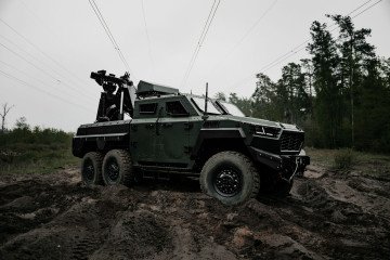 Armored recovery and evacuation vehicle based on the Inguar-4 6x6 platform. (Source: Inguar Defence)