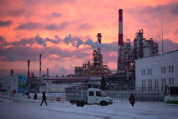 The Lukoil-Nizhegorodnefteorgsintez oil refinery, operated by OAO Lukoil, in Nizhny Novgorod, Russia. (Source: Getty Images)