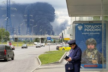 Black smoke rises from the area of the Russian oil producer Gazprom Neft's Moscow oil refinery on the south-eastern outskirts of Moscow on June 18, 2026. ( Black smoke rises from the area of the Russian oil producer Gazprom Neft's Moscow oil refinery on the south-eastern outskirts of Moscow on June 18, 2026. (