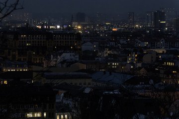 A panoramic view of Kyiv's right bank shows buildings and streets without lights during massive power outages caused by recent Russian attacks on Ukraine's energy infrastructure in Kyiv, Ukraine, on November 10, 2025. (Photo: Getty Images)