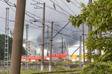 A plume of black smoke and fire rises from the Rosneft oil refinery in Tuapse, Krasnodar Krai, following an overnight strike on May 27. (Source: Exilenova+) A plume of black smoke and fire rises from the Rosneft oil refinery in Tuapse, Krasnodar Krai, following an overnight strike on May 27. (Source: Exilenova+)