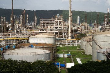 A Bharat Petroleum Corp. oil refinery in Mumbai, India. (Source: Getty Images) A Bharat Petroleum Corp. oil refinery in Mumbai, India. (Source: Getty Images)