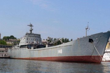 Russian Landing Ship 'Orsk' (Project 1171) docked in Sevastopol, 2003. (Source: Russian media)