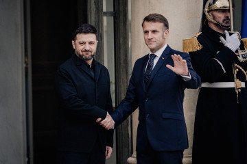 Zelenskyy Warns US Against Rewarding Russia as Trump Envoy Takes Peace Plan to Moscow