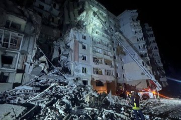 13-Year-Old Twins Rescued From Rubble After Russian Airstrike on Kherson With Guided Aerial Bombs 13-Year-Old Twins Rescued From Rubble After Russian Airstrike on Kherson With Guided Aerial Bombs