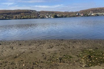 Receded shoreline at Belgorod Reservoir, with homes visible across the water. (Source: Russian media)
