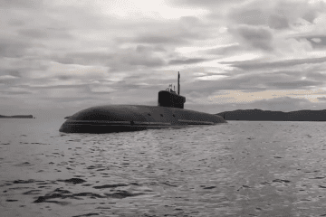 Submarino nuclear Generalissimo Suvorov Vista del submarino estratégico de propulsión nuclear ruso Generalissimo Suvorov, de la clase Borei-A (Proyecto 955A).