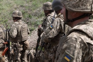 Newly recruited soldiers of Ukraine’s 159th Separate Mechanized Brigade take part in military exercises at a training ground on May 14, 2026 in Kharkiv region, Ukraine. Illustrative photo. (Source: Getty Images)