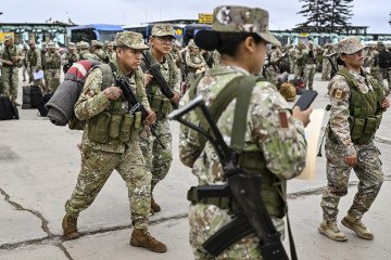 Army soldiers prepare to board buses to be deployed to polling stations to provide security and safeguard electoral materials in Lima on June 5, 2026. Illustrative photo. (Source: Getty Images) Army soldiers prepare to board buses to be deployed to polling stations to provide security and safeguard electoral materials in Lima on June 5, 2026. Illustrative photo. (Source: Getty Images)