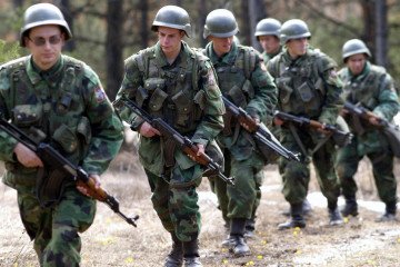 Soldiers of Serbia and Montenegro Army secure the border between Serbia and Kosovo, 16 March 2005. Illustrative photo. (Source: Getty Images)