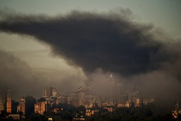 Smoke rises above residential buildings following an air attack in Kyiv on September 23, 2026. Illustrative photo. (Source: Getty Images) Smoke rises above residential buildings following an air attack in Kyiv on September 23, 2026. Illustrative photo. (Source: Getty Images)