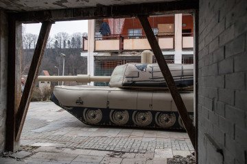 An inflatable decoy of an M1 Abrams tank is displayed during a media presentation in Decin, Czechia, on March 6, 2023. (Source: Getty Images)