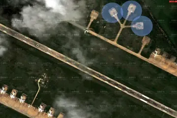 Los drones ucranianos aniquilan 13 aviones de combate rusos en ataques profundos, según confirman imágenes de satélite