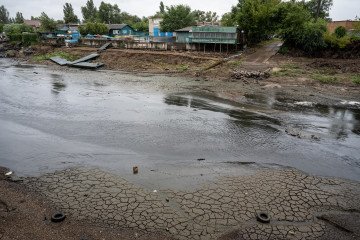The bottom of a river tributary can be seen as Ukrainians cope with dramatic changes to their landscape after Russia blew up the Kakhovka Dam on June 6, 2023. Illustrative photo. (Source: Getty Images) The bottom of a river tributary can be seen as Ukrainians cope with dramatic changes to their landscape after Russia blew up the Kakhovka Dam on June 6, 2023. Illustrative photo. (Source: Getty Images)