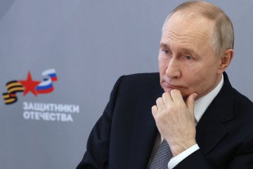 Putin ha gastado más de un billón de dólares en guerras en 3 años, según Zelenskyy