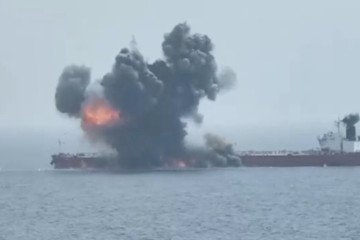 Houthis Target Tankers Carrying Russian Oil in Red Sea