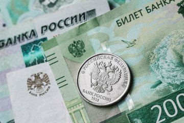 Russian Minister Tells Putin Russia Is Growing Faster Than the US, but the Numbers Tell Another Story Russian roubles, the official currency of the Russian Federation, lie on a table. Illustrative photo. (Soure: Getty Images)