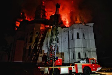 Firefighters on a lifting platform extinguish a fire on the roof of the Dormition Cathedral of the Kyiv Pechersk Lavra. (Source: Getty Images)