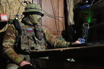 A Russian drone operator works at a UAV command post near the frontline. Illustrative photo. (Source: Russian media) A Russian drone operator works at a UAV command post near the frontline. Illustrative photo. (Source: Russian media)