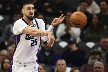 Los Angeles Lakers Sign Ukrainian Center Alex Len Los Angeles Lakers Sign Ukrainian Center Alex Len
